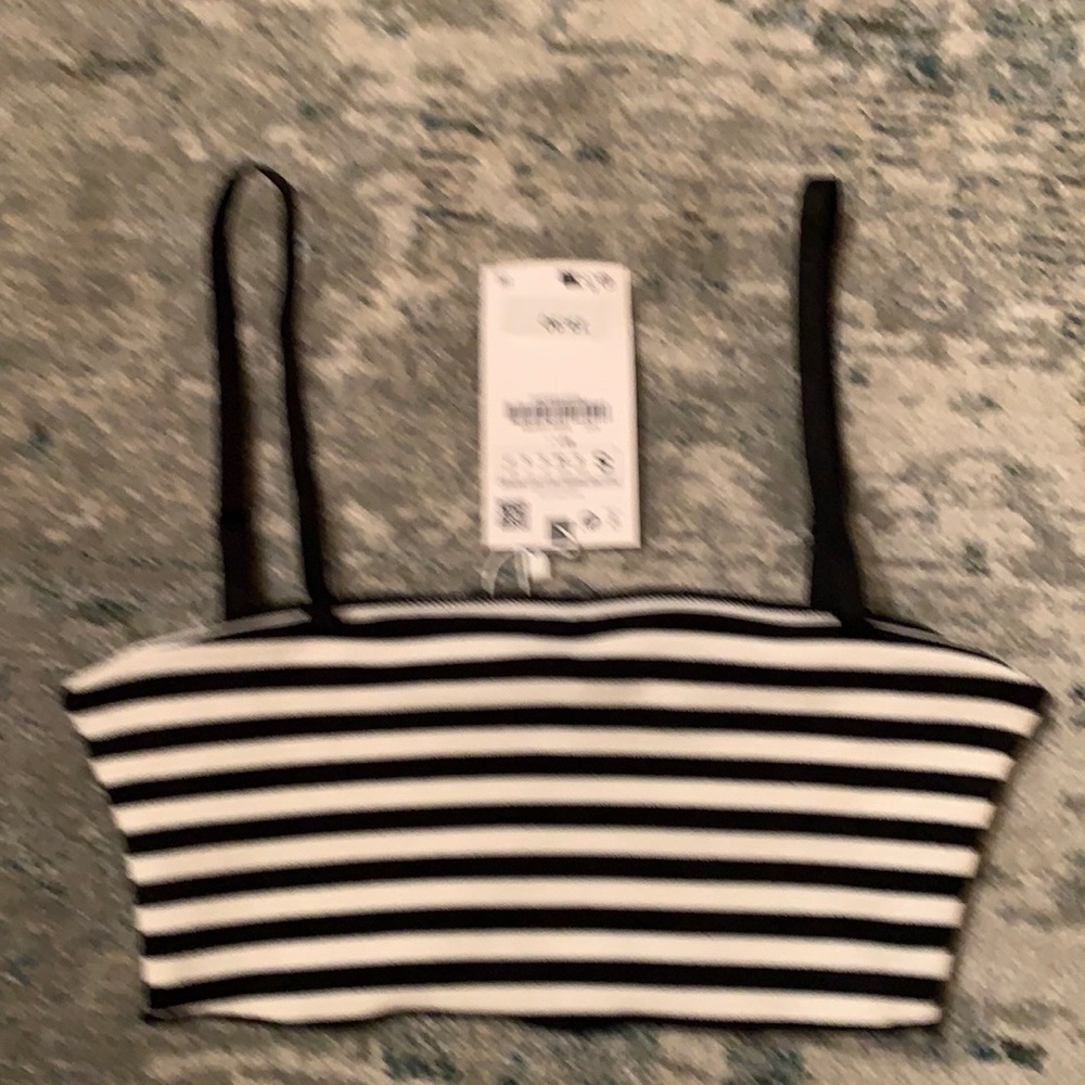 ZARA- Cute crop top, brand new tags on size Small